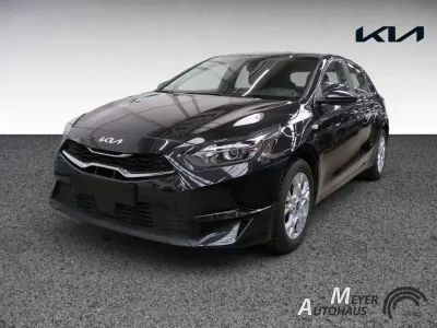 Używany Kia Ceed Comfort 140 KM (102 kW) 2025 Czarny Hatchback