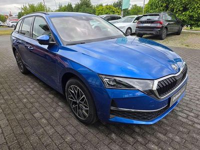 Neu Skoda Octavia Tour 150 PS (110 kW) 2025 Raceblau metallic Kombi