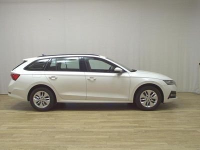 Weiss Gebraucht 2022 Skoda Octavia Ambition Kombi | 16.480 € (Guter Preis)