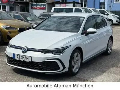 Second-hand VW Golf VIII GTE 150 CP (110 kW) 2022 Alb Berlinǎ