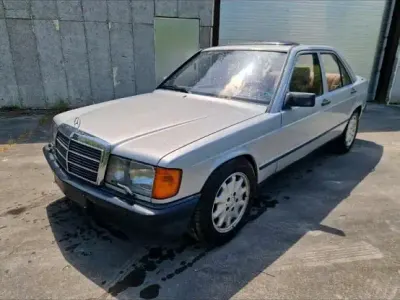 Gebraucht Mercedes 190 122 PS (89 kW) 1984 Silber Limousine
