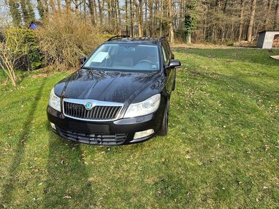Gebraucht Skoda Octavia Ambition 122 PS (89 kW) 2012 Schwarz Kombi