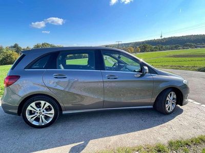 Gebraucht Mercedes B180 122 PS (89 kW) 2017 Grau Van / Kleinbus