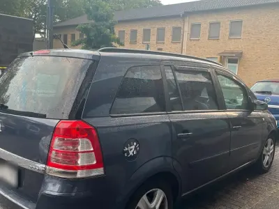 Gebraucht Opel Zafira 115 PS (84 kW) 2009 Beige Van / Kleinbus