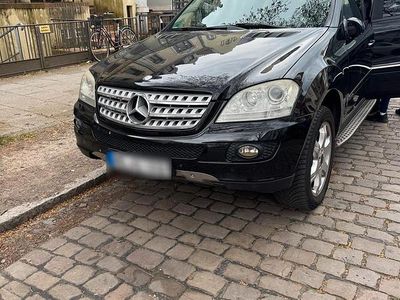 Usata Mercedes ML320 224 CV (164 kW) 2007 Nero SUV