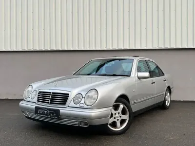 Brugt Mercedes E320 Avantgarde 220 HK (161 kW) 1996 Sølv Sedan