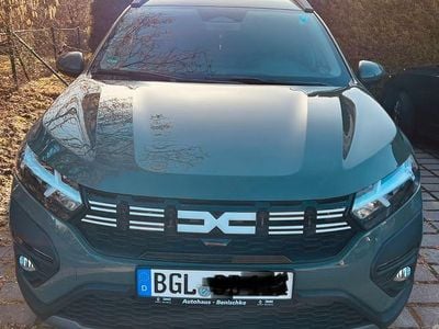 Gebraucht Dacia Jogger Expression 110 PS (80 kW) 2025 Grün Van / Kleinbus