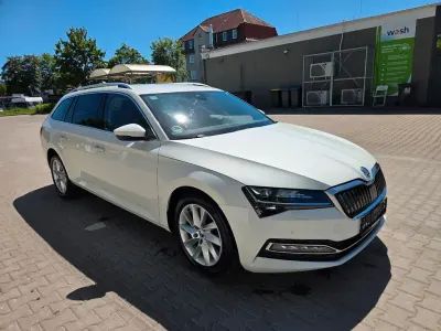 Gebraucht Skoda Superb Style 150 PS (110 kW) 2020 Candyweiss Kombi