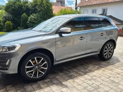 Gebraucht Volvo XC60 R-Design Momentum 220 PS (161 kW) 2015 Grau SUV