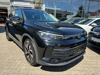 Gebraucht VW Tiguan Life 150 PS (110 kW) 2025 Schwarz SUV