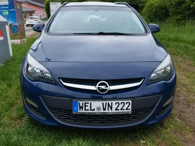 Używany Opel Astra 110 KM (80 kW) 2013 Niebieski Kombi