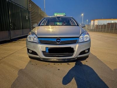 Gebraucht Opel Astra 115 PS (84 kW) 2010 Beige Limousine