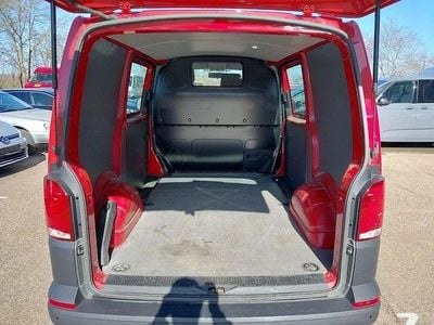 Gebraucht VW T6.1 150 PS (110 kW) 2021 Rot Van