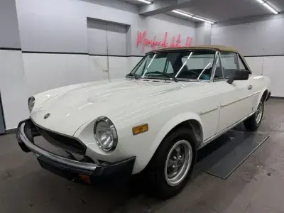 Gebraucht Fiat 124 Spider 362 PS (266 kW) 1979 Weiß Cabrio