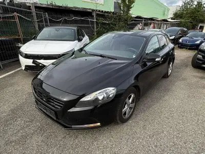 Gebraucht Volvo V40 Kinetic 120 PS (88 kW) 2015 Black solid (stone) / solid Limousine