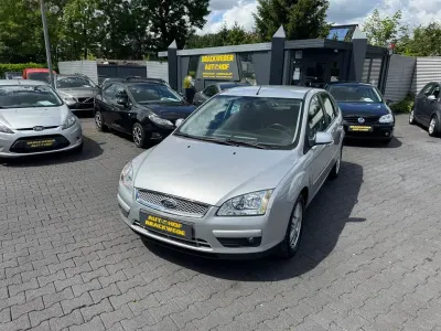 Gebraucht Ford Focus Ghia 145 PS (106 kW) 2007 Silber Limousine