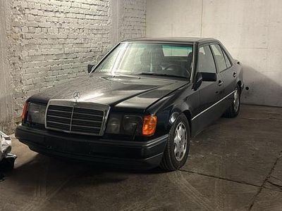 Gebraucht Mercedes E400 279 PS (205 kW) 1992 Schwarz Limousine
