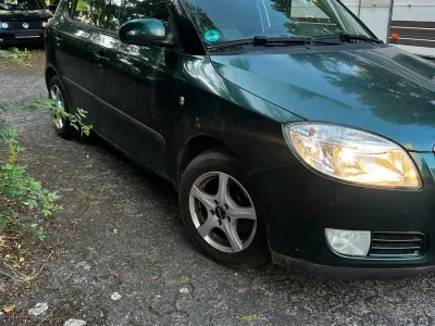 Gebraucht Skoda Fabia 80 PS (58 kW) 2010 Grün Limousine