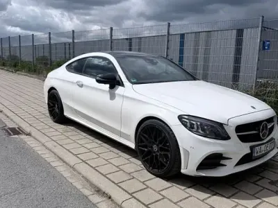 Gebraucht Mercedes C300 245 PS (180 kW) 2023 Weiß Coupé