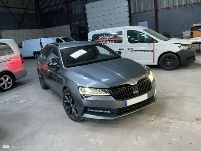 Gebraucht Skoda Superb SportLine 150 PS (110 kW) 2024 Grau Kombi