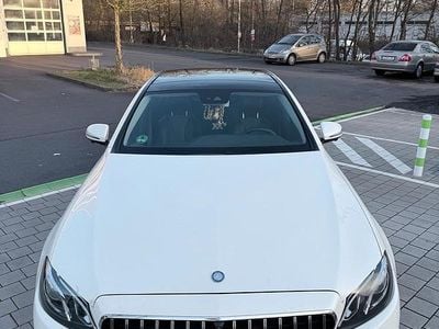 Gebraucht Mercedes E220 Avantgarde 194 PS (142 kW) 2016 Weiß Limousine