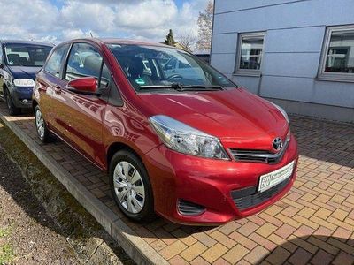 Gebraucht Toyota Yaris Life 99 PS (72 kW) 2012 Rot Kleinwagen