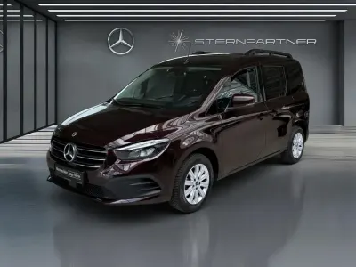 Gebraucht Mercedes T180 Progressive 131 PS (96 kW) 2025 Rubellitrot metallic Van / Kleinbus