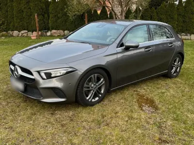 Gebraucht Mercedes A180 115 PS (84 kW) 2019 Grau Limousine