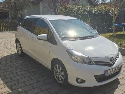 Usado Toyota Yaris Life 99 HP (72 kW) 2013 Branco Citadino