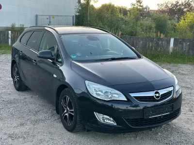 Gebraucht Opel Astra Design Edition 116 PS (85 kW) 2011 Schwarz Kombi