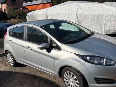 Begagnad Ford Fiesta Trend 60 HK (44 kW) 2013 Silver Halvkombi