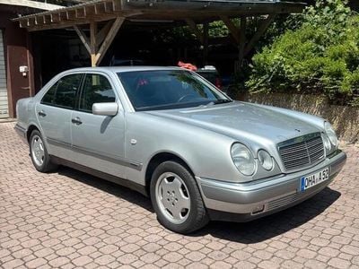 Mercedes E200