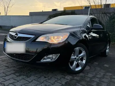 Gebraucht Opel Astra 116 PS (85 kW) 2011 Schwarz Limousine