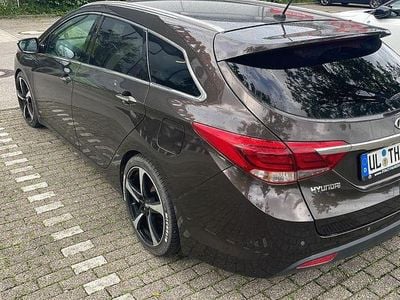 Usata Hyundai i40 Trend 141 CV (103 kW) 2015 Marrone Berlina