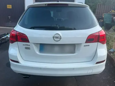 Gebraucht Opel Astra 165 PS (121 kW) 2012 Weiß Limousine