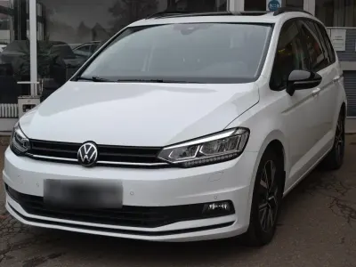 Gebraucht VW Touran Highline 150 PS (110 kW) 2021 Weiß Van / Kleinbus