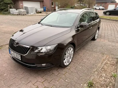 Gebraucht Skoda Superb Elegance 140 PS (102 kW) 2015 Braun Kombi