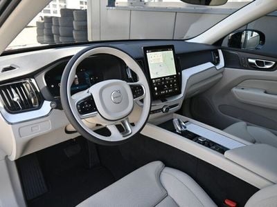 Rot Gebraucht 2025 Volvo XC60 Plus SUV | 56.490 €