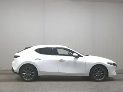Gebraucht Mazda 3 Selection 122 PS (89 kW) 2022 Arctic white Limousine