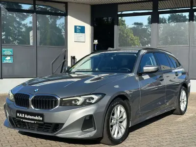 Gebraucht BMW 318 Sport Line 150 PS (110 kW) 2023 Skyscraper grau Kombi
