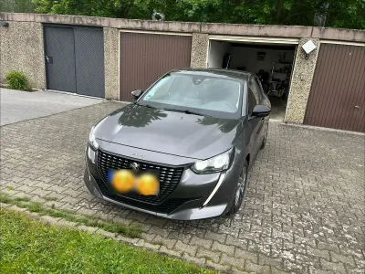 Gebraucht Peugeot 208 Active 75 PS (55 kW) 2022 Grau Kleinwagen