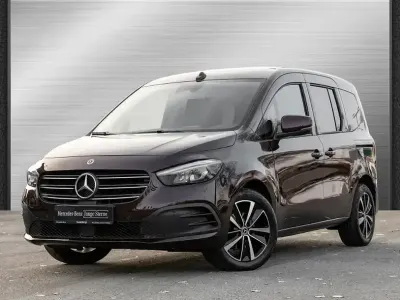 Gebraucht Mercedes T180 116 PS (85 kW) 2024 Rot Van / Kleinbus