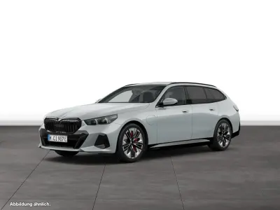 Gebraucht BMW 550e M Sport 489 PS (359 kW) 2025 Grau Kombi