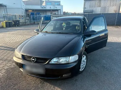Usado Opel Vectra 115 HP (84 kW) 1996 Preto Sedan