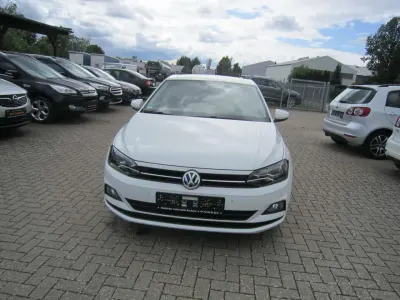 Gebraucht VW Polo Comfortline 75 PS (55 kW) 2018 Pure white Kleinwagen