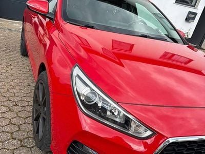 Gebraucht Hyundai i30 120 PS (88 kW) 2019 Rot Kombi