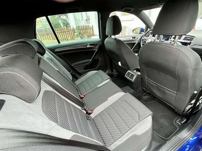 Gebraucht VW Golf VII Highline 150 PS (110 kW) 2017 Blau Limousine