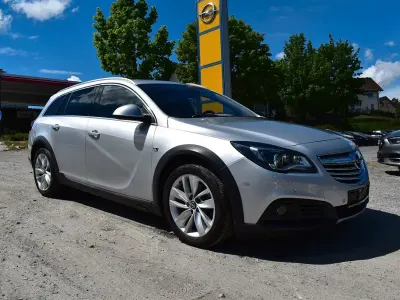 Używany Opel Insignia Country Tourer 163 KM (119 kW) 2013 Srebrny Kombi