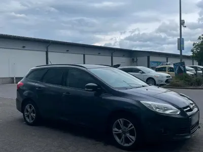 Gebraucht Ford Focus 101 PS (74 kW) 2013 Grau Kombi