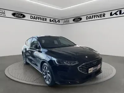 Neu Ford Focus Titanium X 155 PS (114 kW) 2025 Magneticgrau (metallic) Limousine